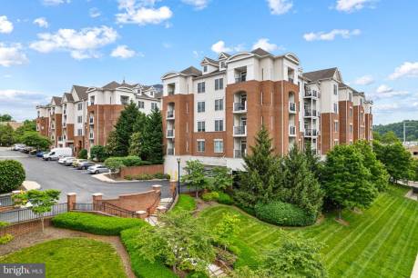 200 W Elm St 1325