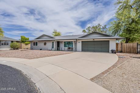 9703 W Hawthorn Ct