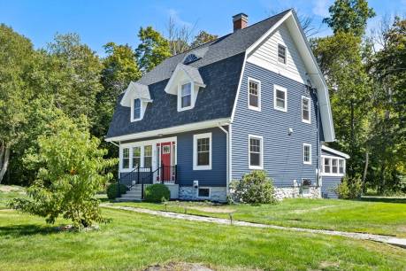 897 Amesbury Rd