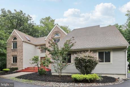 22 Holly Oak Dr