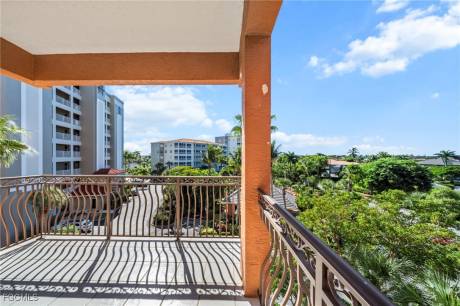 14813 Laguna Dr 301