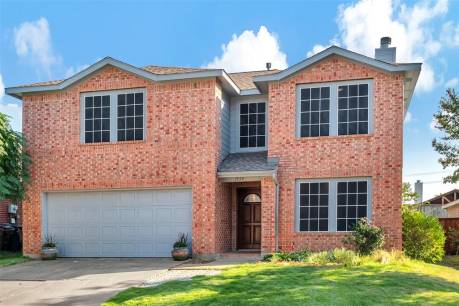 1559 Crown View Dr