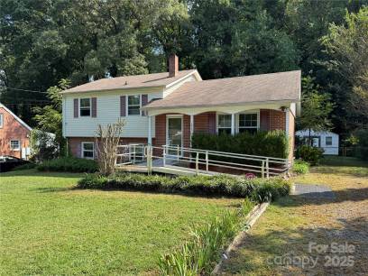 1922 Elmwood Dr