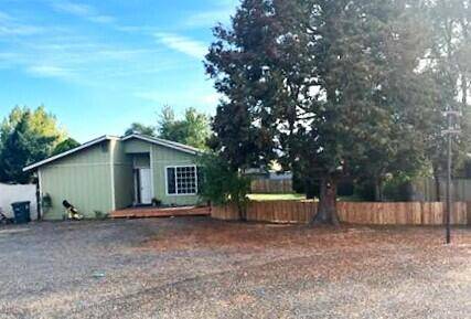 326 E Sage Ln