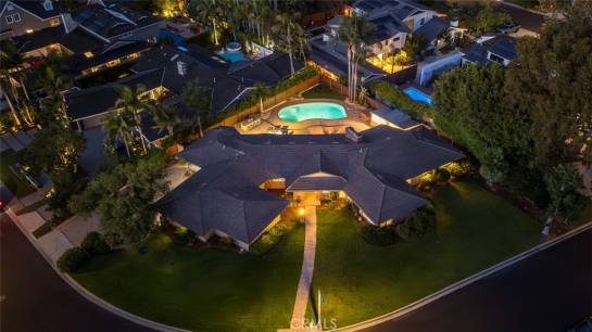 1430 La Perla Ave