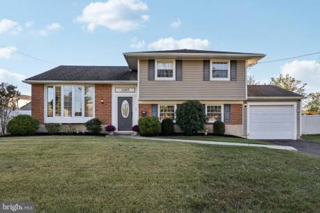 1042 Surrey Rd