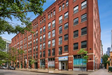 225 W Huron St 516