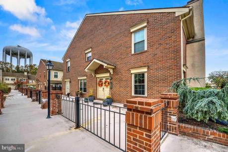 5041 Main St