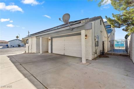 3752 Hobiecat Cir