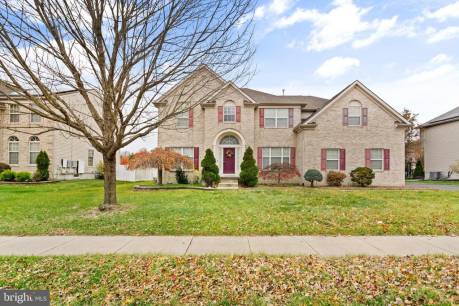 8 Longfellow Ln