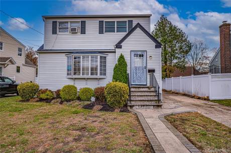 2465 Woodland Ave