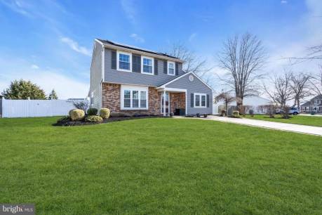 9 Honey Locust Ln