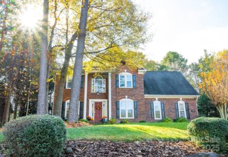 5729 Woodridge Ct NW