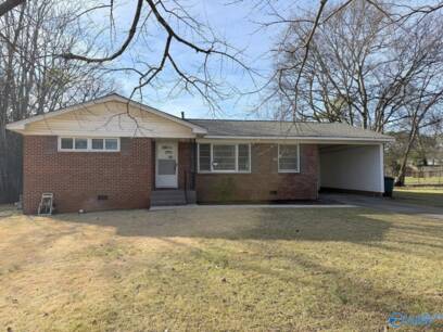 1607 Club View Drive NW