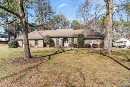 325 Bluff Drive NE