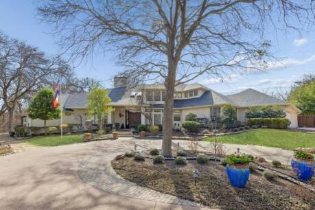 4 Wooded Ln