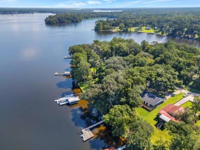 3938 Edgewater Dr
