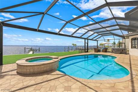 1028 Dolphin Dr