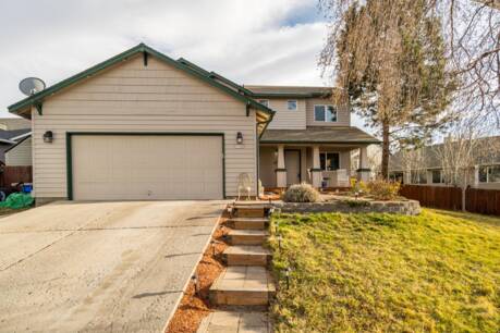 3728 SW Reindeer Ave
