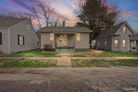 212 W 4th St