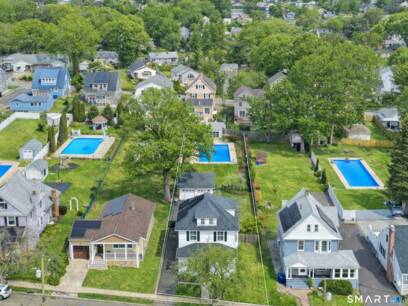 118 Freeman Ave