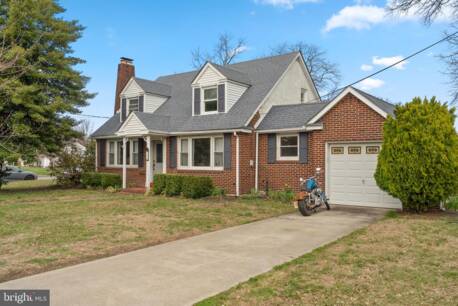 300 Lilac Ln