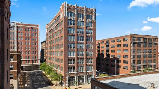 1627 Locust St 902
