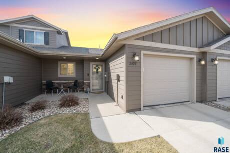 2424 E Meadowside Pl Pl