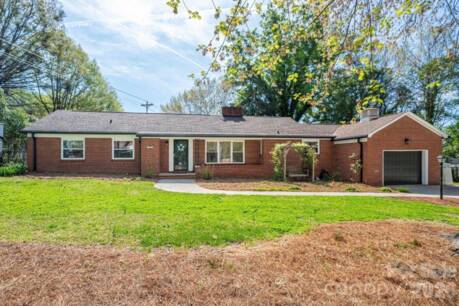 1105 Hillcrest Dr
