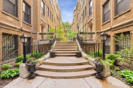 640 W Waveland Ave 2F