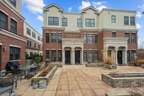 855 Laurel Ave