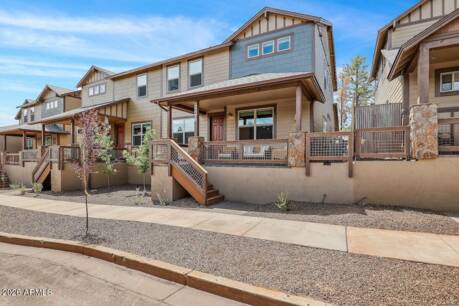 2876 W Presidio Dr