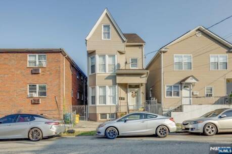 92 Bloomfield Ave