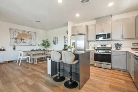 5464 Shorefront Dr #143