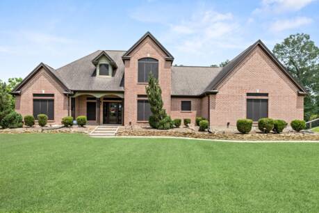 438 W Pineshadows Dr