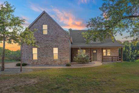 516 Lydia Ln