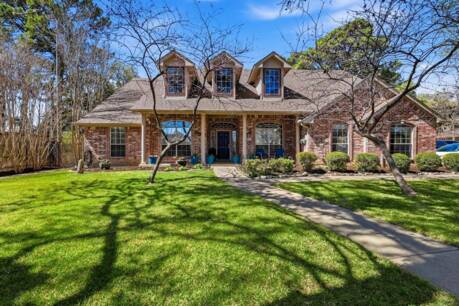 1605 Mistletoe Dr