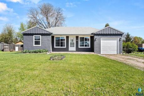 100 W 1st St St