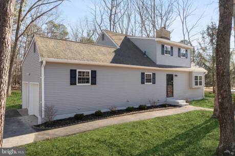 221 Oak Ln