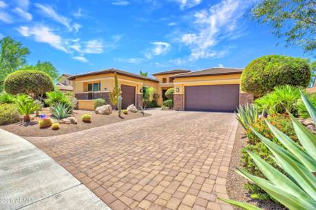 5220 E Barwick Dr