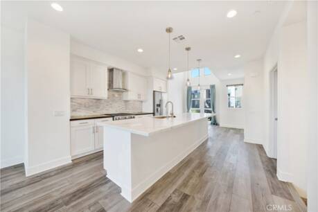 1658 Topanga