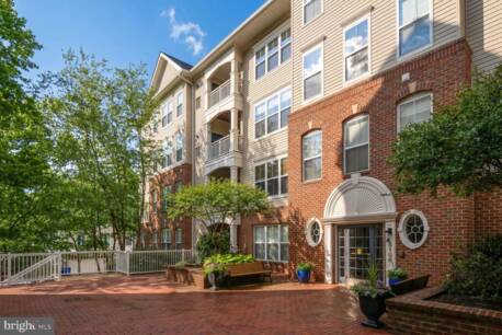5108 Donovan Dr 305
