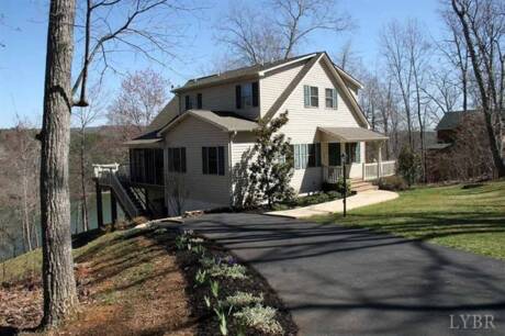 890 Runaway Bay Rd