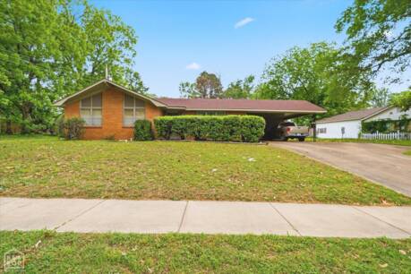 1824 W College Blvd