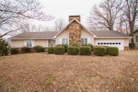 102 E Stroud