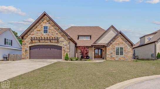 2202 Chesapeake Cv