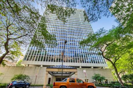 1 E Scott St 1311
