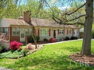 915 Lake Dr