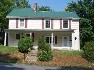 915 Peaks St A & B