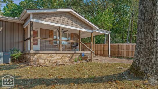 113 E Lakeshore